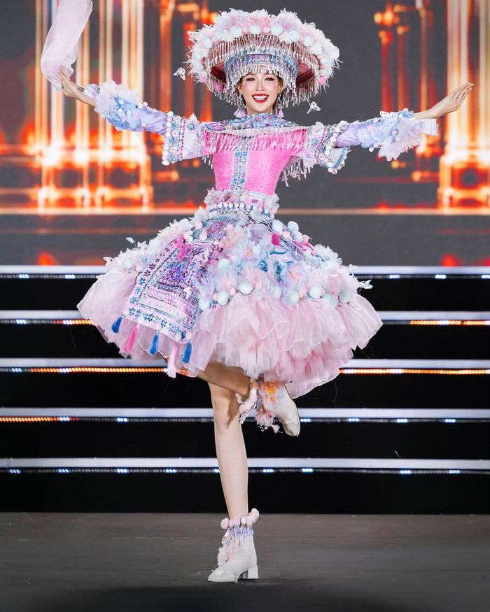  'Dance of the World' là một trong những sân khấu Bảo Ngọc mong chờ nhất tại Miss World. Phần thi là dịp để các thí sinh mang văn hóa và câu chuyện về quê hương đến khán giả.