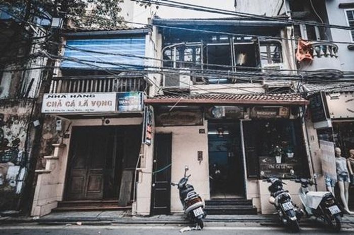 Nhà hàng Chả cá Lã Vọng của họ Đoàn mở cửa qua 5 thế hệ, tồn tại hơn một thế kỷ và nổi tiếng trong, ngoài nước. Con phố có nhà hàng này tại Hà Nội nay đổi tên thành "Phố Chả cá".