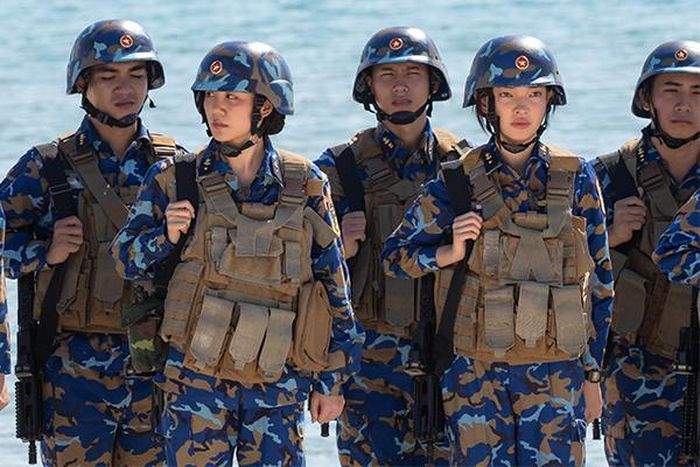 Văn Mai Hương và Châu Bùi trong quá trình tập luyện.