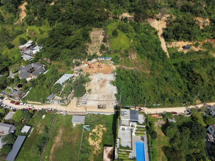 Sau khi hoàn tất công tác giải tỏa, UBND xã Kim Anh sẽ bàn giao toàn bộ hiện trạng mặt bằng cho cấp ủy và lãnh đạo thôn Thái Vụ để duy trì công tác kiểm tra, giám sát thường xuyên, ngăn chặn nguy cơ tái phạm. Đồng thời, chính quyền địa phương sẽ tiến hành rà soát, làm rõ trách nhiệm của các tập thể, cá nhân và phòng ban liên quan từ cấp xã đến thôn trong công tác quản lý đất đai thời gian qua.