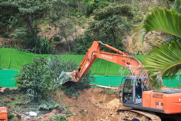 Trong đó, có công trình homestay Huy Hoàng (do bà Phạm Thị Thanh Bình làm chủ) có quy mô vi phạm gồm 12 hạng mục (9 công trình khung sắt, bể bơi, sân bê tông...).