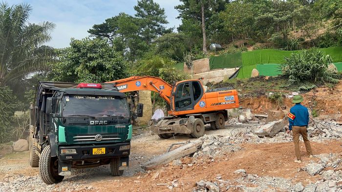 Lãnh đạo UBND xã Kim Anh nhấn mạnh, việc tổ chức cưỡng chế, buộc khắc phục hậu quả là biện pháp cần thiết nhằm khôi phục trật tự quản lý nhà nước về đất đai và ổn định tình hình an ninh trật tự tại địa phương.