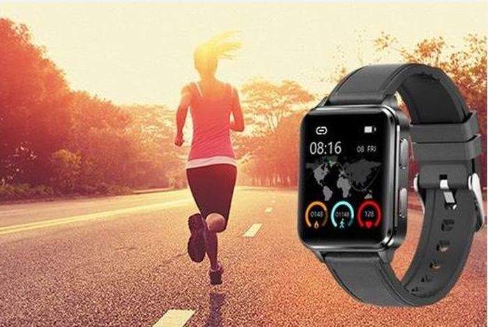 Đồng hồ y tế thông minh đo đường huyết giảm bớt nỗi lo cho người cao tuổi, cao huyết áp. Ảnh: Đại lý