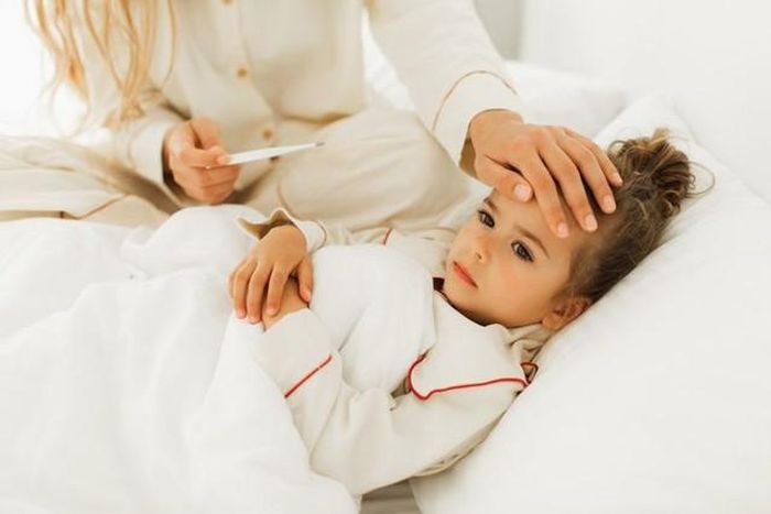 Tiêm vaccine cúm hằng năm là một trong những biện pháp chủ động phòng ngừa cúm và giảm nguy cơ bệnh nặng. (Ảnh minh hoạ)