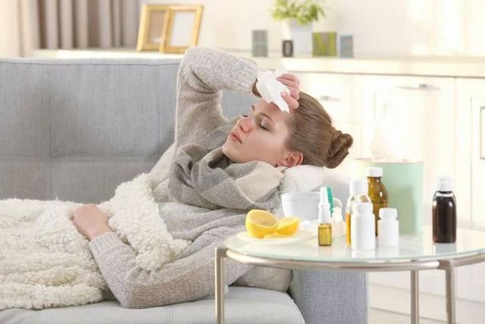 Người có triệu chứng nghi cúm nên được thăm khám và xét nghiệm khi cần thiết để tránh bỏ sót nguy cơ biến chứng.
