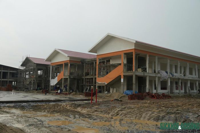 Trường phổ thông nội trú liên cấp tiểu học và trung học cơ sở Hạnh Lâm đang hoàn thiện để đón học sinh vào năm học mới. (Ảnh chụp ngày 21/8). Ảnh: Song Hoàng.