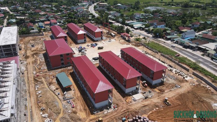 Trường phổ thông nội trú liên cấp tiểu học và trung học cơ sở xã Anh Sơn tất bật hoàn thiện những phần việc cuối cùng trước lễ khai giảng năm học 2026-2027. Ảnh: Song Hoàng.