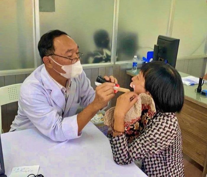 Các vấn đề răng - hàm - mặt và nhiều bệnh được khám miễn phí. Ảnh: H.Giang.