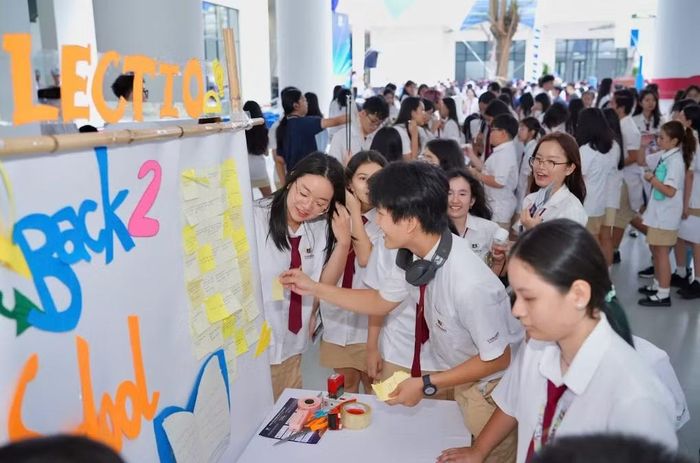 Học sinh Vinschool hào hứng tham gia trải nghiệm và gom con dấu tại các gian hàng bộ môn/CLB. Nguồn: Trường Vinschool Central Park