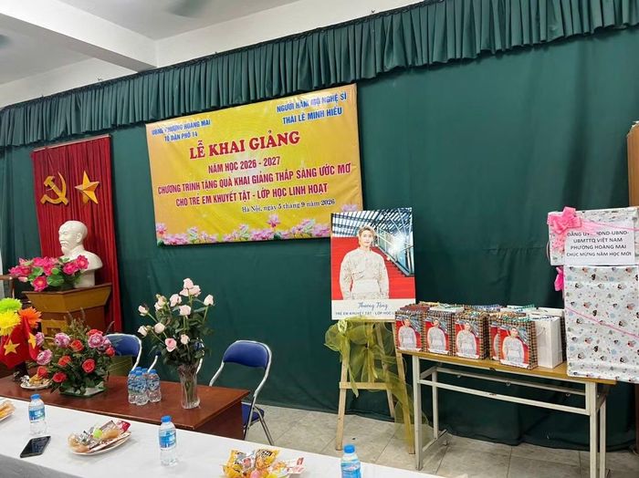 Những món quà tới từ nhóm fan của Thái Lê Minh Hiếu đã được dành tặng cho các bạn học sinh của Lớp Học Linh Hoạt.