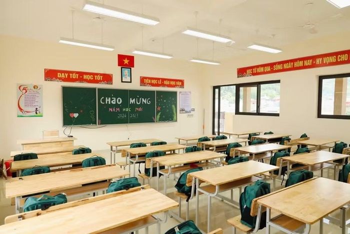 Năm học này, Trường PTNT Tiểu học và THCS Mường Khương tổ chức 28 lớp với 980 học sinh, gồm 12 lớp tiểu học và 16 lớp THCS (Moet.vn)