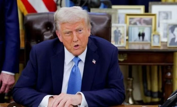 “Có hàng trăm tỷ USD đã được trao cho Ukraine và NATO miễn phí, khoản tiền mà châu Âu lẽ ra phải chi trả nếu họ được yêu cầu. Dù hơi muộn, chúng ta sẽ đòi lại số tiền này”, ông Trump viết trên mạng xã hội Truth Social.