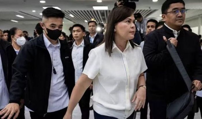 Các cáo buộc bắt nguồn từ một cuộc họp báo trực tuyến của bà Duterte vào năm 2024, trong bối cảnh mâu thuẫn chính trị giữa Phó tổng thống và Tổng thống Marcos ngày càng căng thẳng.