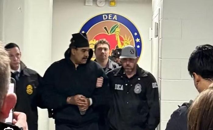 Tuy nhiên, các chuyên gia pháp lý cho rằng, ông Maduro khó được hưởng nguyên tắc này do Washington đã không công nhận ông là Tổng thống Venezuela từ năm 2019.