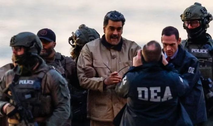 Mỹ tiến hành chiến dịch đột kích thủ đô Caracas và bắt ông Nicolas Maduro hồi đầu tháng 1/2026 với cáo buộc liên quan đến ma túy. Ông Maduro phủ nhận cáo buộc. Phiên xét xử dự kiến bắt đầu từ ngày 1/6/2027 nếu nỗ lực hủy vụ án thất bại.