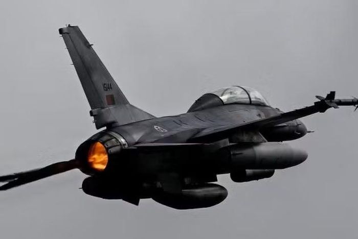 Như một giải pháp tình thế, Ukraine đang phải tận dụng kho tên lửa không đối không R-60 từ thời Liên Xô vốn được lưu kho từ lâu nhằm trang bị cho tiêm kích MiG-29MU1 để chia sẻ gánh nặng cho F-16.
