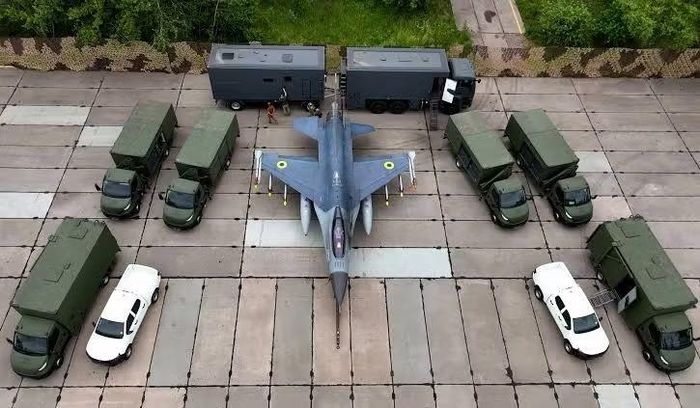 Đối diện tình trạng thiếu hụt tên lửa trầm trọng, các phi công lái tiêm kích F-16 của Ukraine buộc phải sử dụng pháo bắn nhanh để đánh chặn các mục tiêu trên không trong những phi vụ chiến đấu ban ngày.