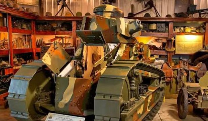 Kích thước tương đối nhỏ giúp M1917 phù hợp với vai trò xe tăng hỗ trợ bộ binh và dễ vận chuyển hơn những xe tăng hạng nặng cùng thời.