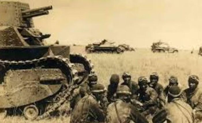 Xe có chiều dài khoảng 4,88 m khi tính cả phần đuôi phía sau, rộng 1,71 m và cao khoảng 2,14 m. Nếu không tính đuôi chống lật phía sau, chiều dài thân xe khoảng 4,02 m.