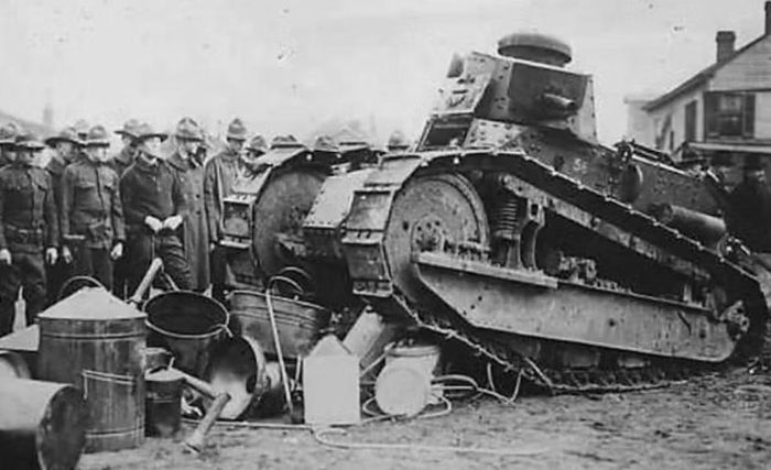 M1917 vì vậy không phải một xe tăng có thông số nổi bật nếu so với những thiết kế xuất hiện vài thập niên sau.