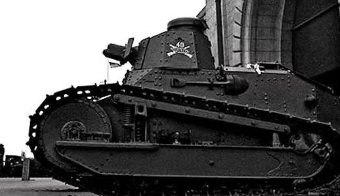 Việc sử dụng pháo 37 mm cho phép M1917 đối phó tốt hơn với các mục tiêu kiên cố và phương tiện bọc thép nhẹ.
