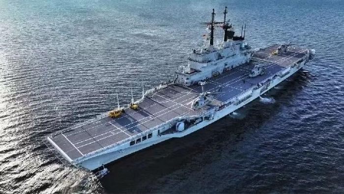 Lễ đổi cờ chính thức và biên chế con tàu vào thành phần tác chiến của Hải quân Indonesia dự kiến ​​diễn ra vào ngày 25/9/2026. Tổng thống Prabowo Subianto cho biết ​​sẽ tham dự sự kiện đặc biệt này.