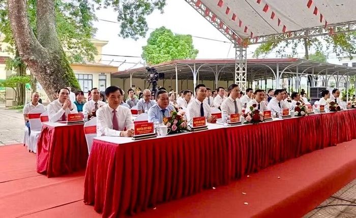 Ủy viên Bộ Chính trị, Bí thư Trung ương Đảng, Trưởng Ban Tổ chức Trung ương Nguyễn Duy Ngọc cùng các đồng chí lãnh đạo Trung ương và thành phố Hà Nội đến tham dự Lễ khánh thành và khai giảng năm học 2026-2027 tại xã Minh Châu.