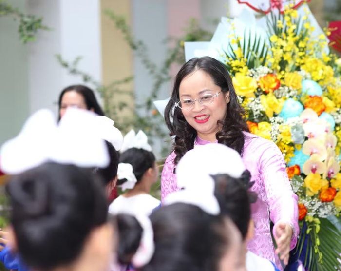 Thầy cô, học sinh Trường Tiểu học Giảng Võ hứng khởi bước vào năm học mới