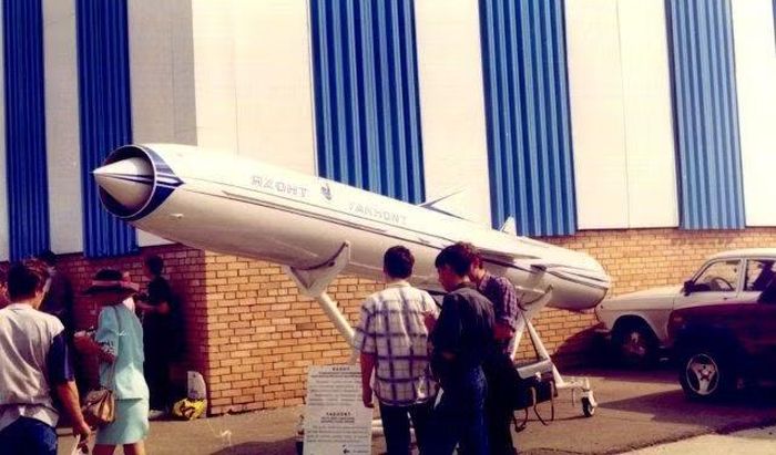 Đến năm 2025, NPO Mashinostroenie đã nhận được một lượng đáng kể tài liệu kỹ thuật của Iran về động cơ phản lực ramjet. Các kỹ sư Nga đã phân tích kết quả thử nghiệm bay và gửi cho Tehran câu hỏi về hệ thống nhiên liệu, độ ổn định đốt cháy, cửa hút khí và vòi phun.