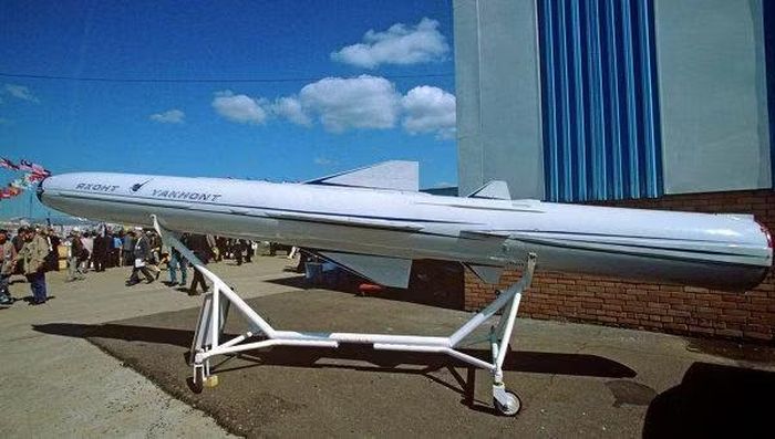 Các bằng sáng chế của Nga ghi nhận ông là người đứng tên đối với các phát minh liên quan đến việc điều khiển động cơ phản lực siêu âm và động cơ tên lửa hành trình.