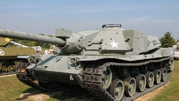 MBT-70 cũng được trang bị động cơ công suất lớn. Phiên bản Mỹ sử dụng động cơ diesel 1.470 mã lực, tạo tỷ lệ công suất trên trọng lượng rất cao. Xe có trọng lượng khoảng 54 tấn nhưng được thiết kế để đạt tốc độ trên đường rất lớn so với nhiều xe tăng cùng thời.