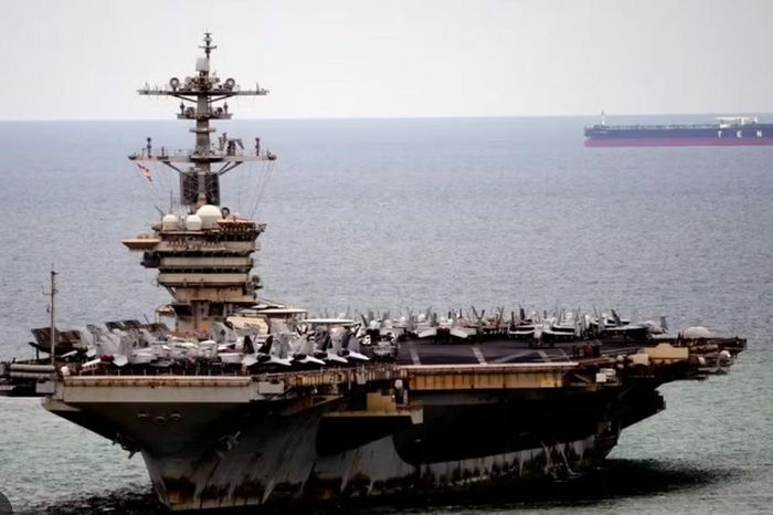 Các quan chức Mỹ cũng cho biết vỏ ngoài tàu chiến phải thường xuyên tiếp xúc với nước biển, tia cực tím và chất ô nhiễm. Những yếu tố này có thể khiến lớp phủ bảo vệ xuống cấp.