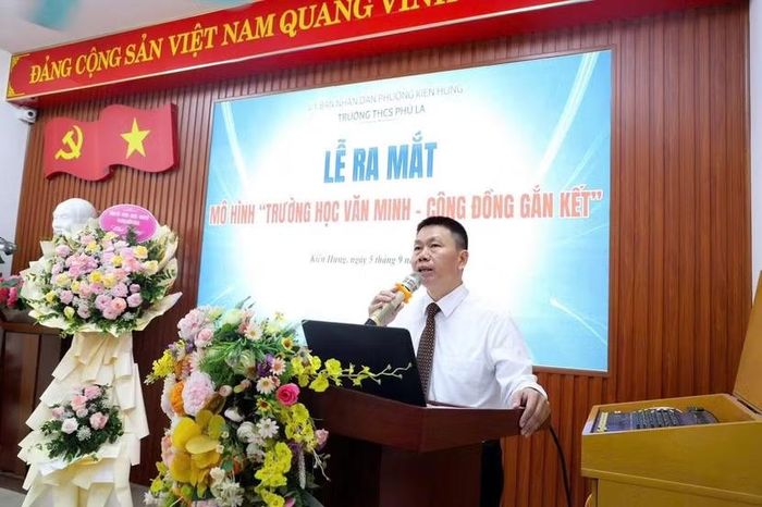 Đồng chí Trần Mạnh Hải - Phó Chủ tịch UBND phường Kiến Hưng phát biểu tại buổi lễ