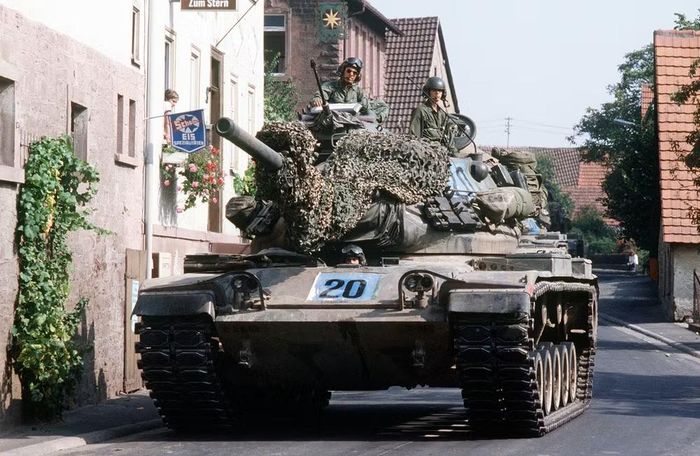 M60 được tiêu chuẩn hóa vào tháng 3/1959. Các đơn vị chiến đấu tại châu Âu bắt đầu tiếp nhận xe từ tháng 12/1960.
