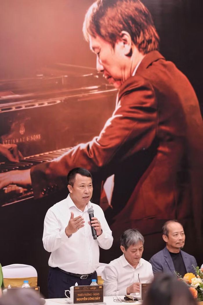 Thiếu tướng, NSND Nguyễn Công Bẩy, Phó Cục trưởng Cục Công tác chính trị, Bộ Công an, Giám đốc Nhà hát Hồ Gươm