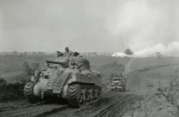 Ngay khi M3 được đưa vào sản xuất, các kỹ sư Mỹ đã phát triển T6 Medium Tank. Thiết kế mới sử dụng nhiều thành phần của M3, nhưng đưa pháo chính vào một tháp pháo xoay 360 độ. Khi được tiêu chuẩn hóa năm 1941, T6 trở thành M4 Medium Tank, sau này nổi tiếng với tên gọi Sherman.