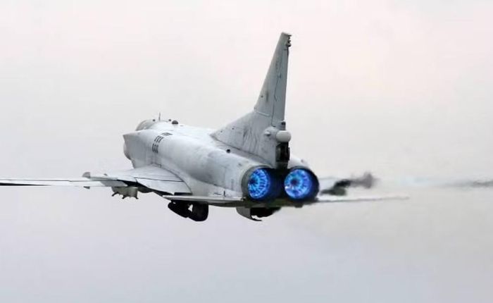 Kết quả là Tu-22M. Dù mang tên gọi gần với Tu-22, đây không phải đơn giản là một bản nâng cấp của máy bay cũ.