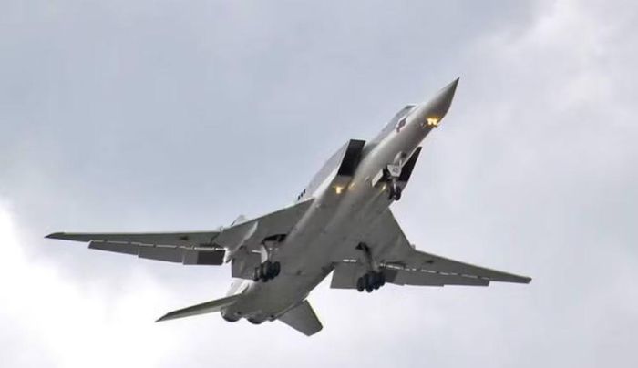 Tu-22M là một thiết kế mới với cánh cụp biến đổi, được phát triển để cải thiện đáng kể đặc tính bay và khả năng thực hiện nhiệm vụ.