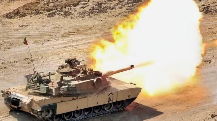 Quân đội Mỹ sau đó phát triển Tank Urban Survivability Kit (TUSK), bổ sung nhiều giải pháp như giáp phản ứng nổ, tăng cường bảo vệ phần bụng xe và các tấm chắn bảo vệ kíp lái.