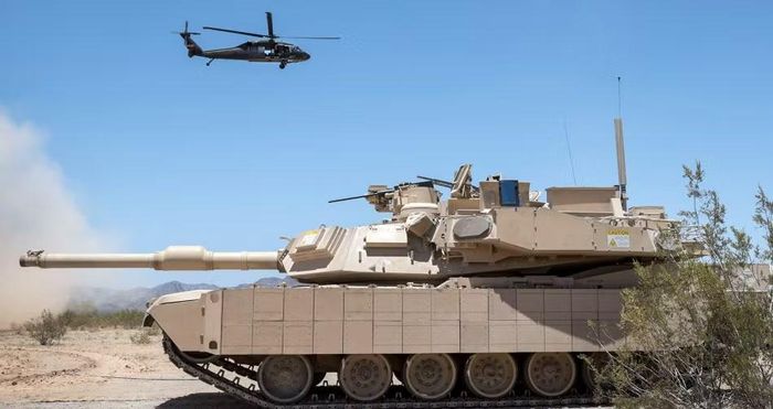 Tại Iraq, Abrams thường xuyên tham gia chiến đấu trong đô thị. Xe tăng phải phối hợp chặt với bộ binh để phát hiện mục tiêu và tránh các vị trí phục kích.