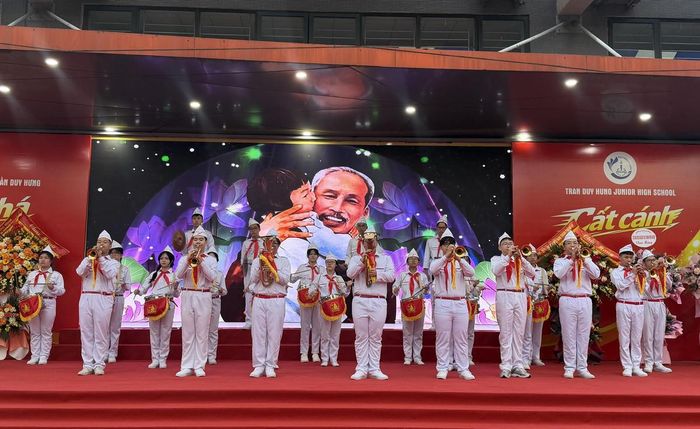 Lễ khai giảng năm học 2026-2027 tại Trường THCS Trần Duy Hưng.