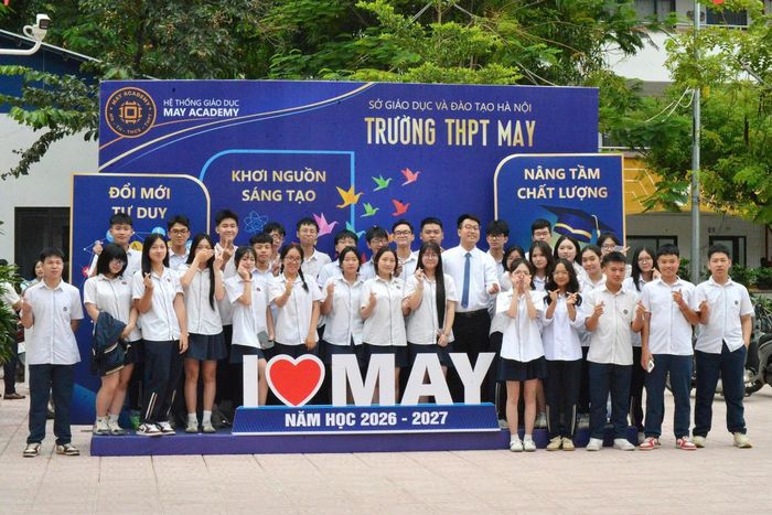 Năm qua, Trường THPT May đạt tỷ lệ tốt nghiệp 100%, gần 97% học sinh trúng tuyển đại học.