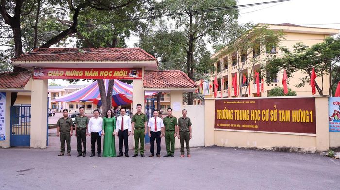 Mô hình “Trường học văn minh - Cộng đồng gắn kết” được triển khai trên địa bàn xã Tam Hưng với phương châm “Nhà trường chủ động - Học sinh tích cực - Công an và chính quyền đồng hành - Gia đình và xã hội tham gia”. Ảnh: TL