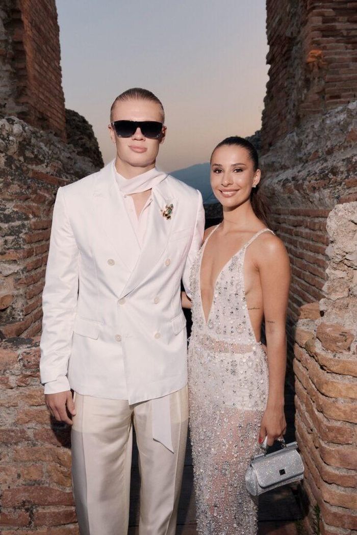  Erling Haaland và bạn gái tại show thời trang Dolce & Gabbana. Ảnh: Dolce & Gabbana. 