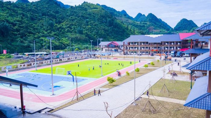  Dự án có tổng mức đầu tư ban đầu 215 tỷ đồng. Các hạng mục được xây dựng đồng bộ nhằm đáp ứng cả nhu cầu học tập và sinh hoạt nội trú của học sinh. Ảnh: muongkhuong.gov. 