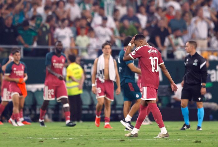  Mbappe bỏ lỡ nhiều cơ hội, nhưng vấn đề của Real không chỉ nằm ở khâu dứt điểm mà còn ở khả năng kiểm soát một thế trận không diễn ra theo ý muốn. 
