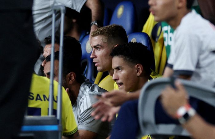  Ange Postecoglou từng rút Ronaldo ra ngay sau hiệp một vì yêu cầu chiến thuật, dấu hiệu cho thấy siêu sao Bồ Đào Nha phải thích nghi với một vai trò mới trong mùa cuối. 