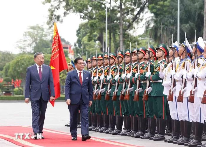  Tổng Bí thư, Chủ tịch nước Tô Lâm và Tổng thống Myanmar Min Aung Hlaing duyệt Đội danh dự Quân đội nhân dân Việt Nam. Ảnh: Thống Nhất, Phạm Kiên/TTX. 