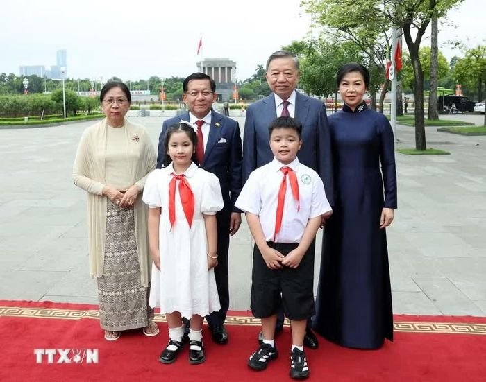  Tổng Bí thư, Chủ tịch nước Tô Lâm và Phu nhân đón Tổng thống Myanmar Min Aung Hlaing và Phu nhân. Ảnh: Thống Nhất, Phạm Kiên/TTX. 