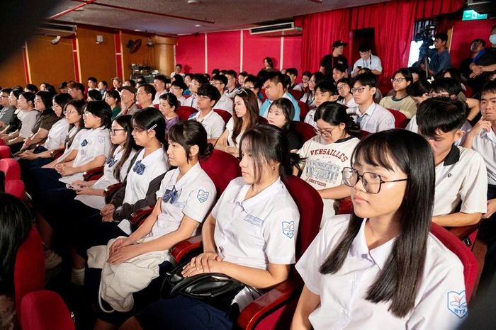 Học sinh, sinh viên tham dự tọa đàm
